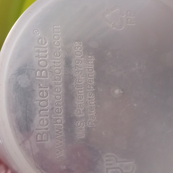 Blender Bottle with mixer ball and flip top lid - Picture 3 of 3